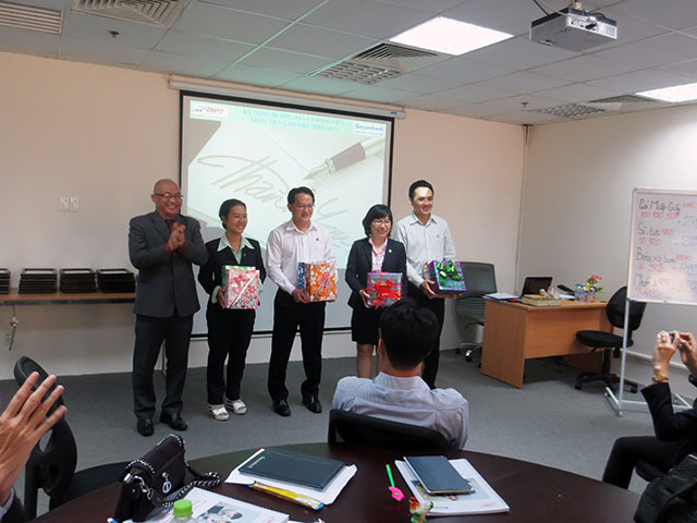 Kỹ năng hướng dẫn và động viên Nhân Viên làm việc hiệu quả - Sacombank (09 & 10.12.2014)